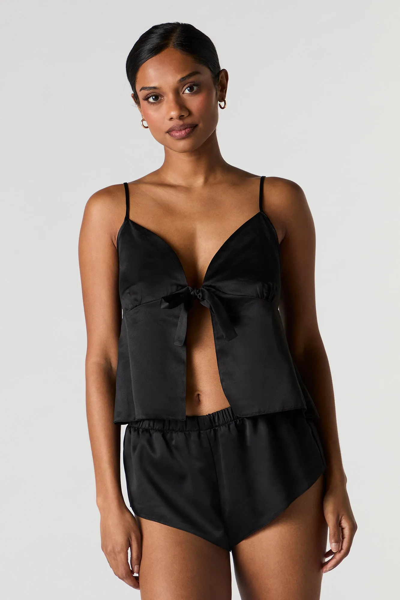 Ensemble pyjama avec débardeur de style nuisette et short en satin