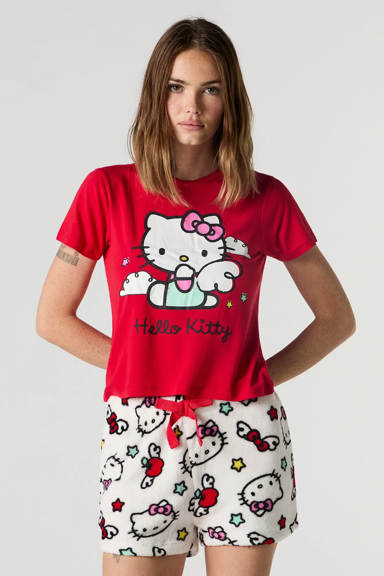 Ensemble pyjama avec t-shirt et short en peluche à imprimé Hello Kitty & Friends