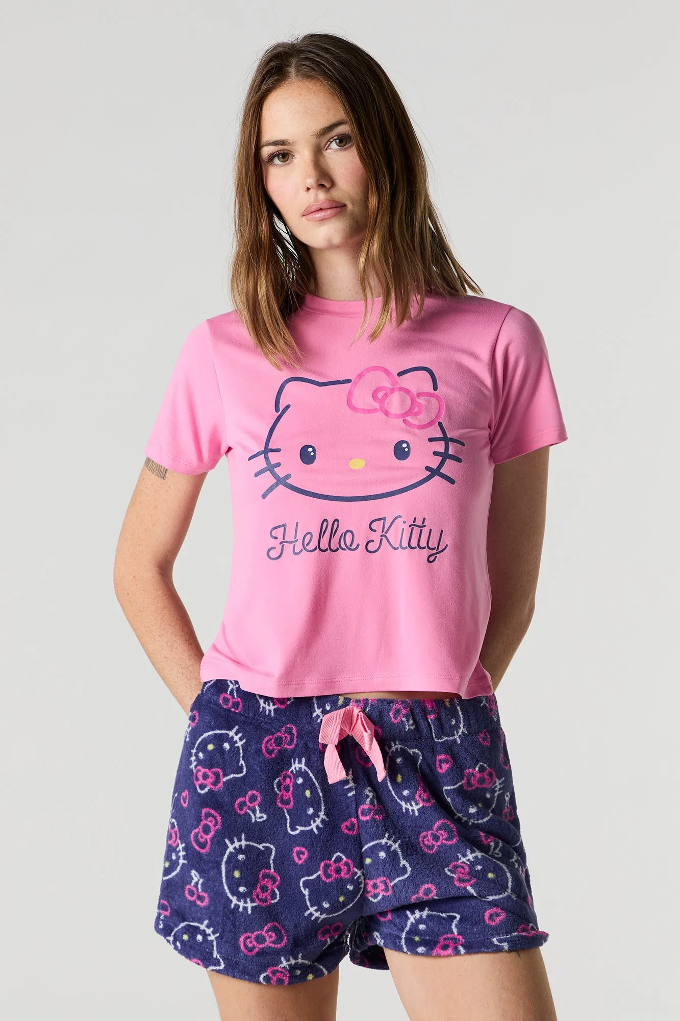 Ensemble pyjama avec t-shirt et short en peluche à imprimé Hello Kitty & Friends
