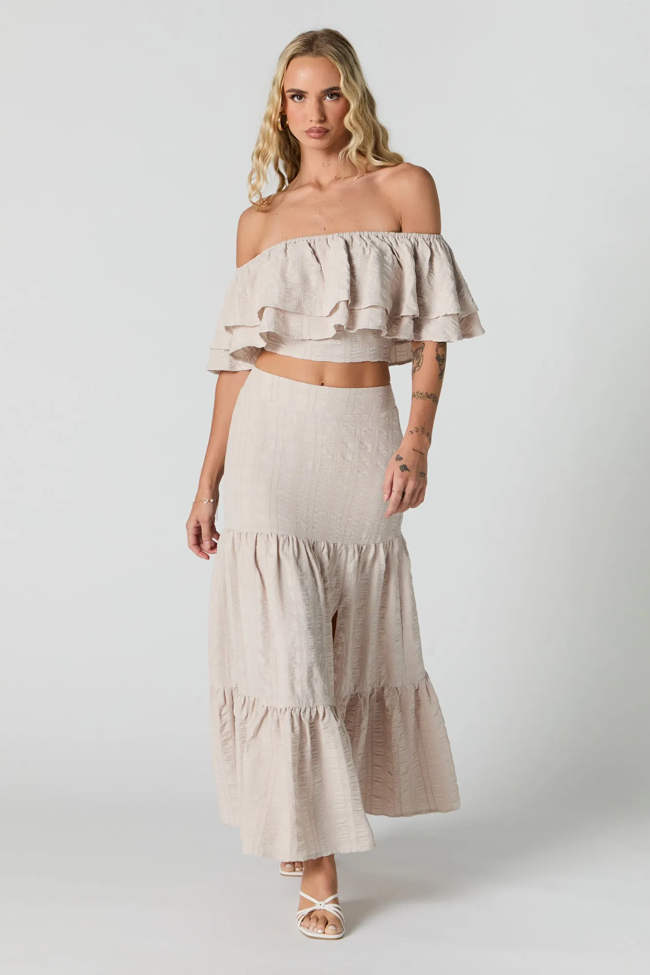 Jupe maxi texturée avec fente et étagée