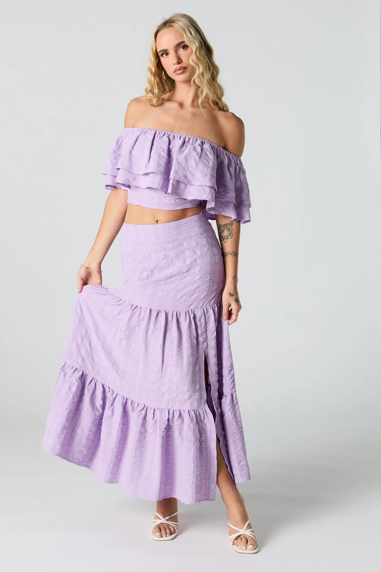 Jupe maxi texturée avec fente et étagée