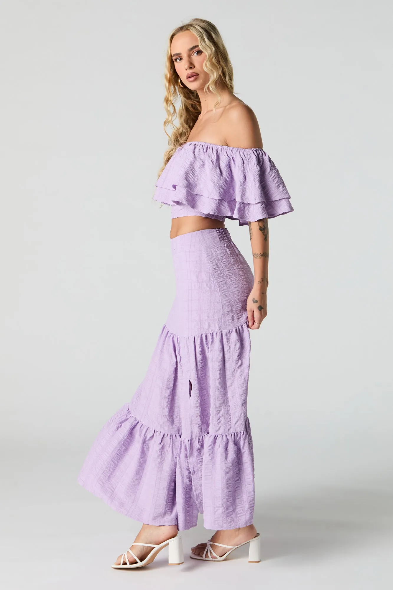 Jupe maxi texturée avec fente et étagée