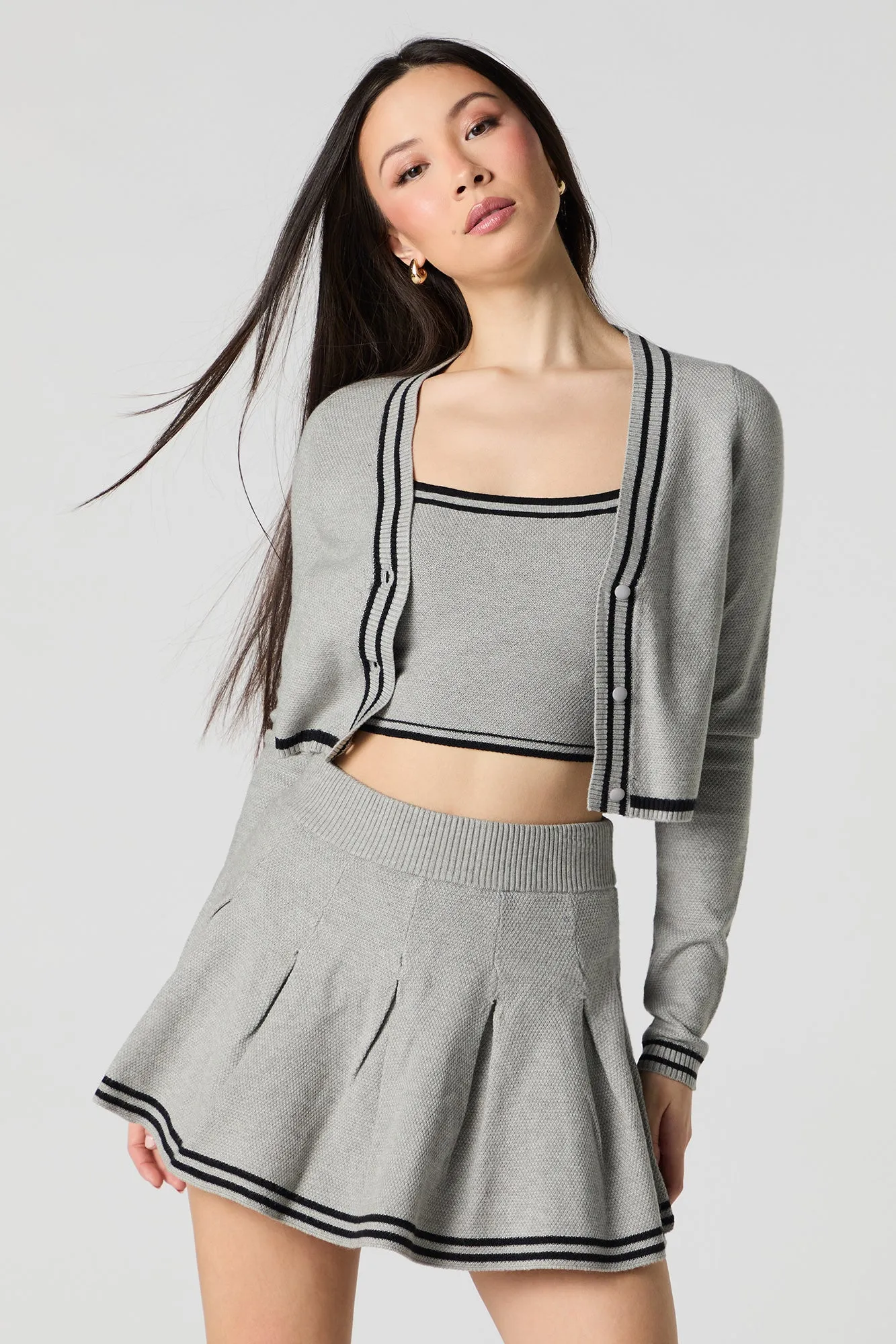 Jupe-short de tennis plissée avec liséré en tricot rayé
