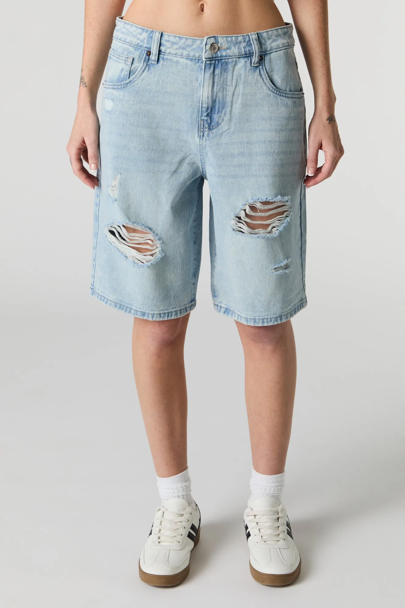 Light Wash Distressed Jort