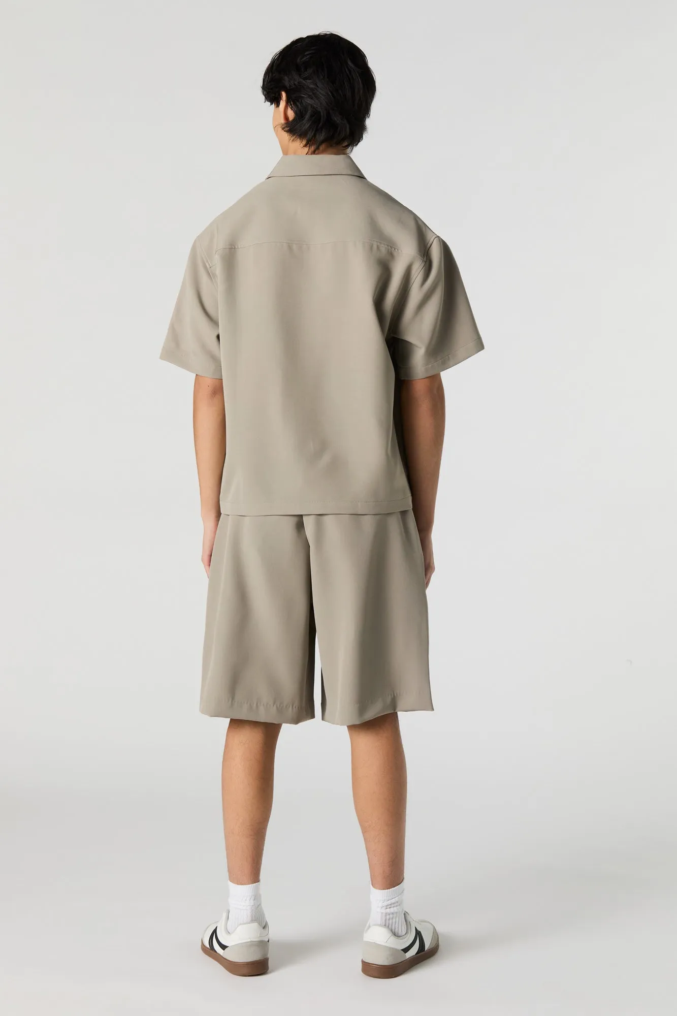 Short ajusté plissé