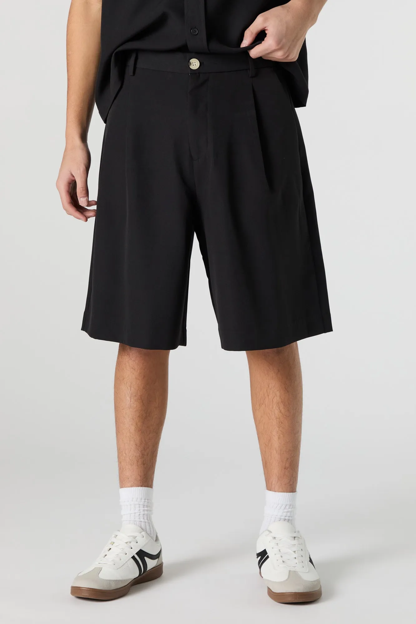 Short ajusté plissé