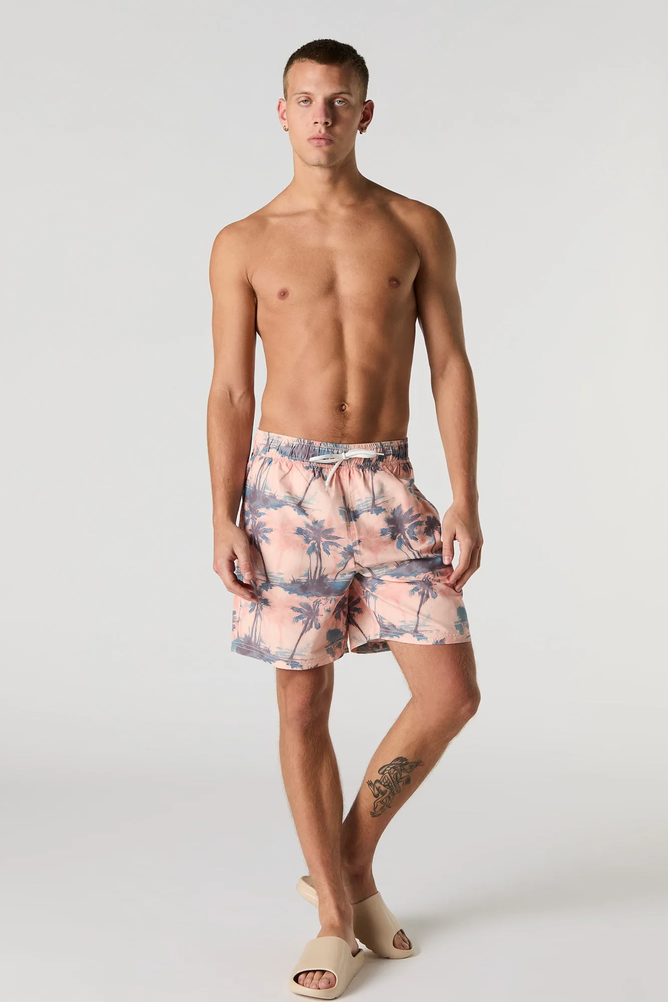 Short avec motif tropical à taille coulissante