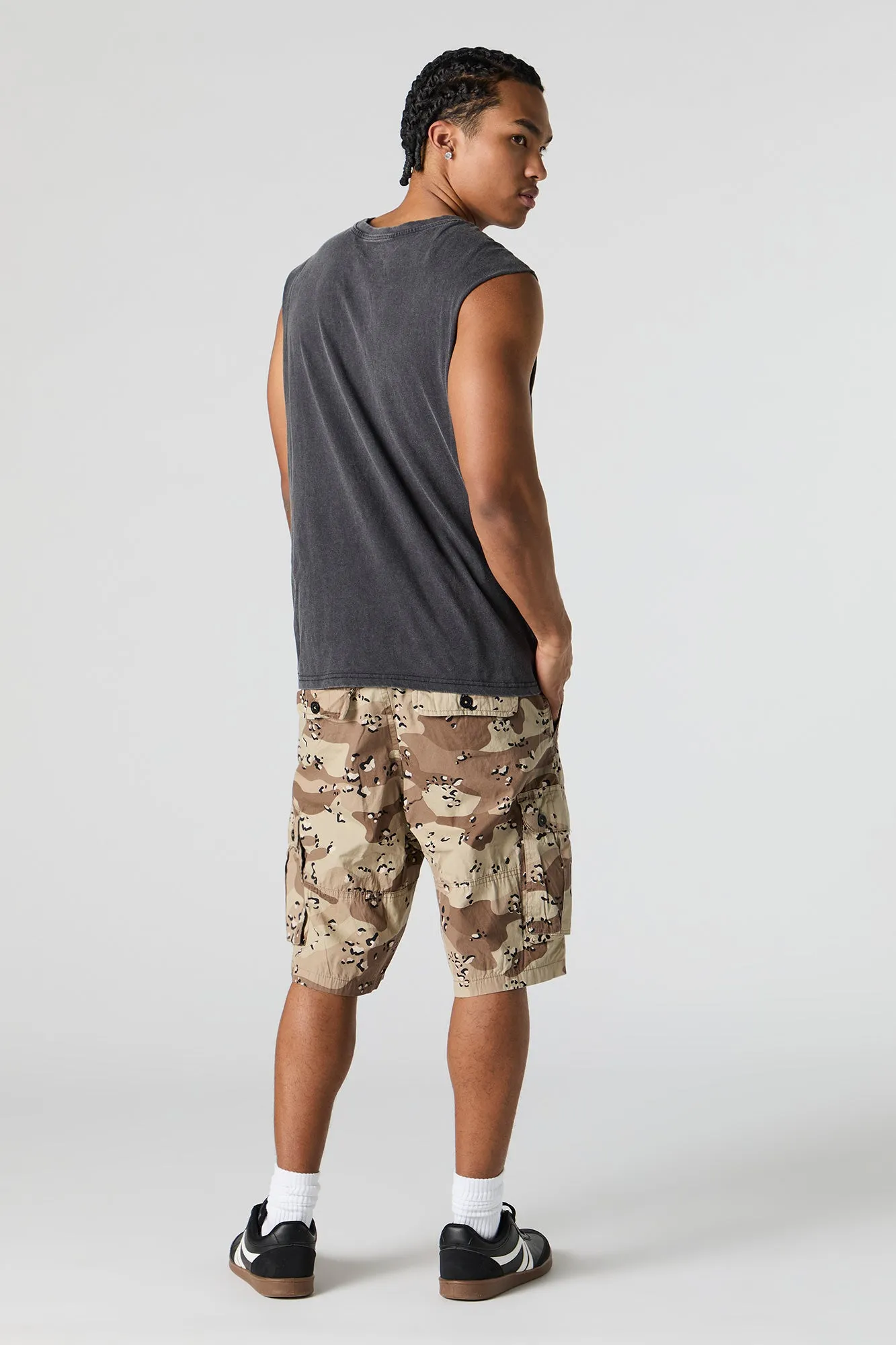 Short cargo avec motif camouflage