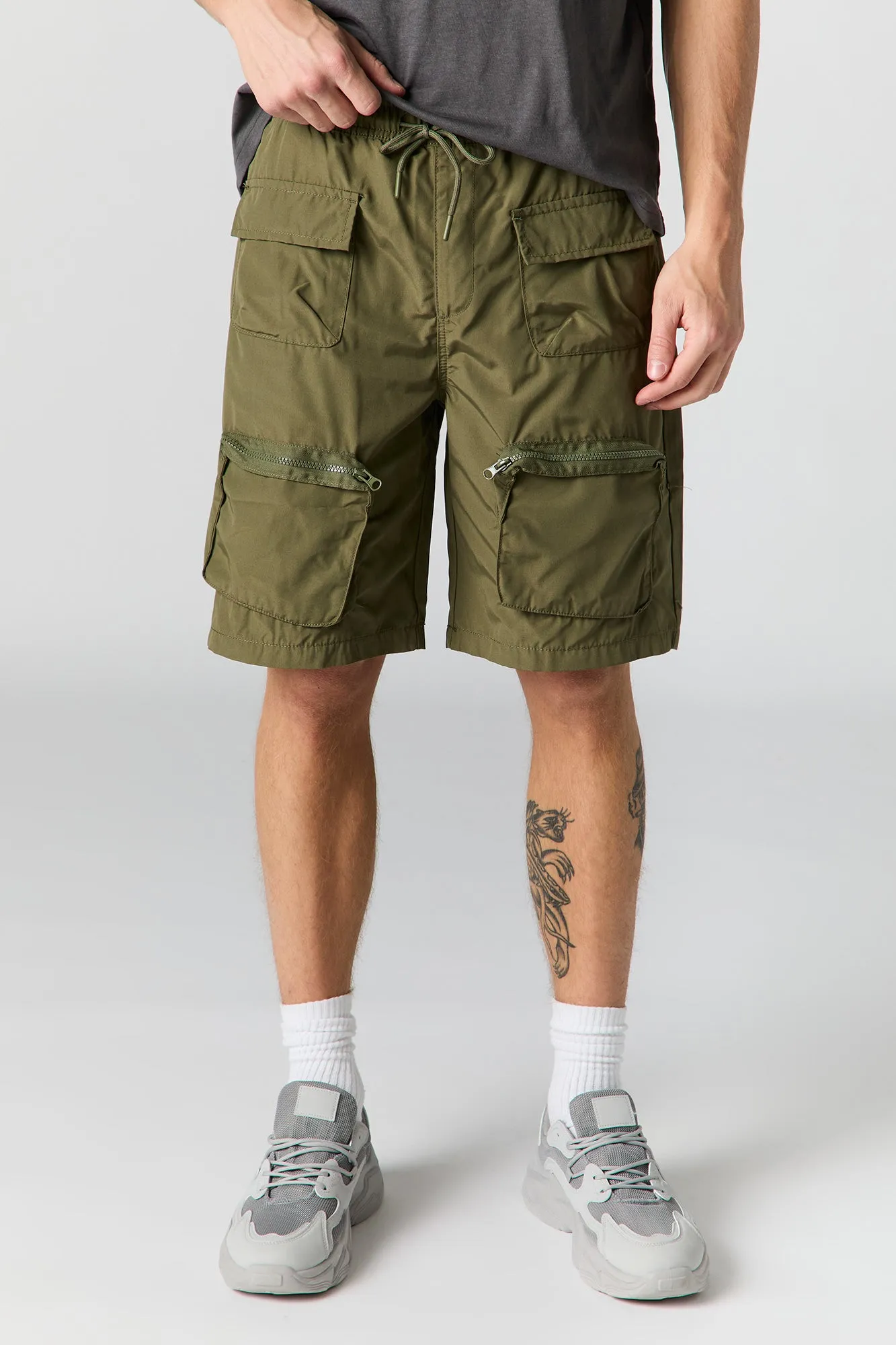 Short cargo avec poches à fermeture à glissière et taille coulissante