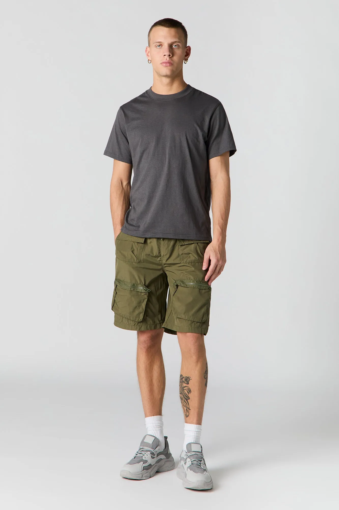 Short cargo avec poches à fermeture à glissière et taille coulissante