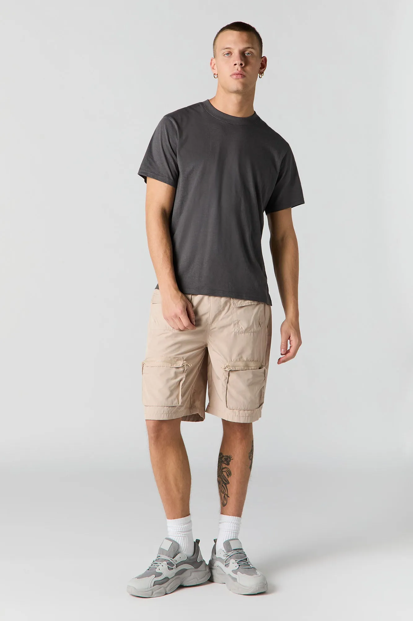 Short cargo avec poches à fermeture à glissière et taille coulissante