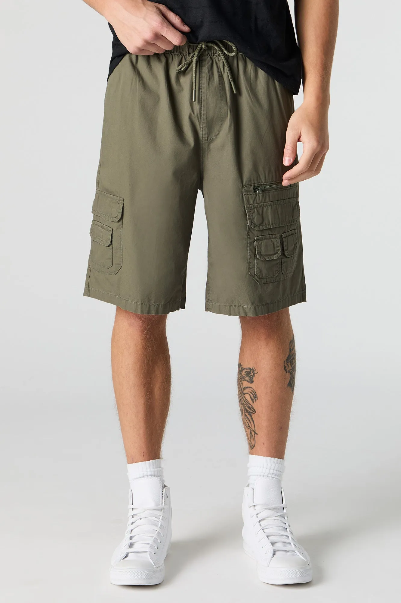Short cargo avec poches à fermeture à glissière et taille coulissante