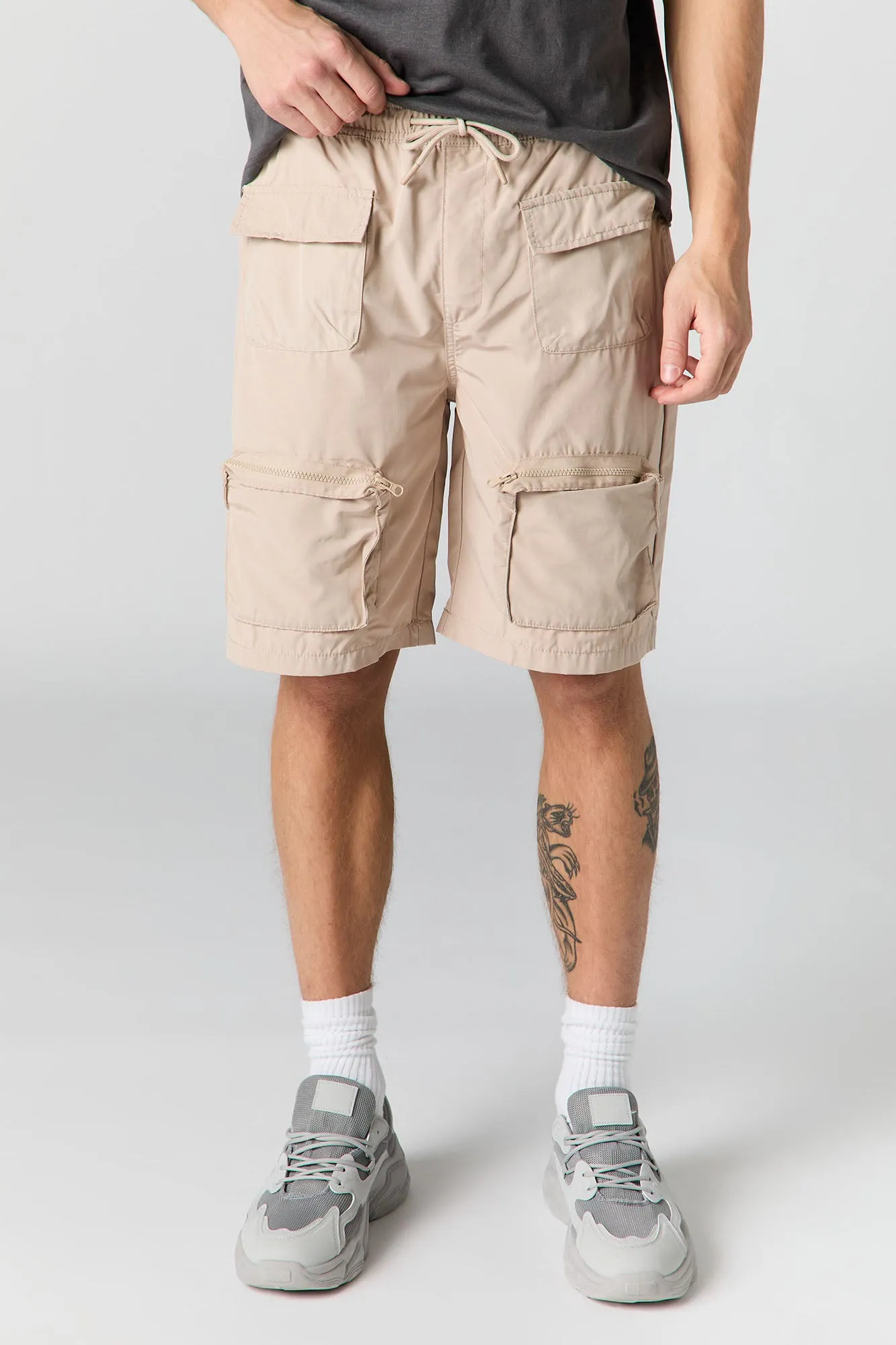 Short cargo avec poches à fermeture à glissière et taille coulissante