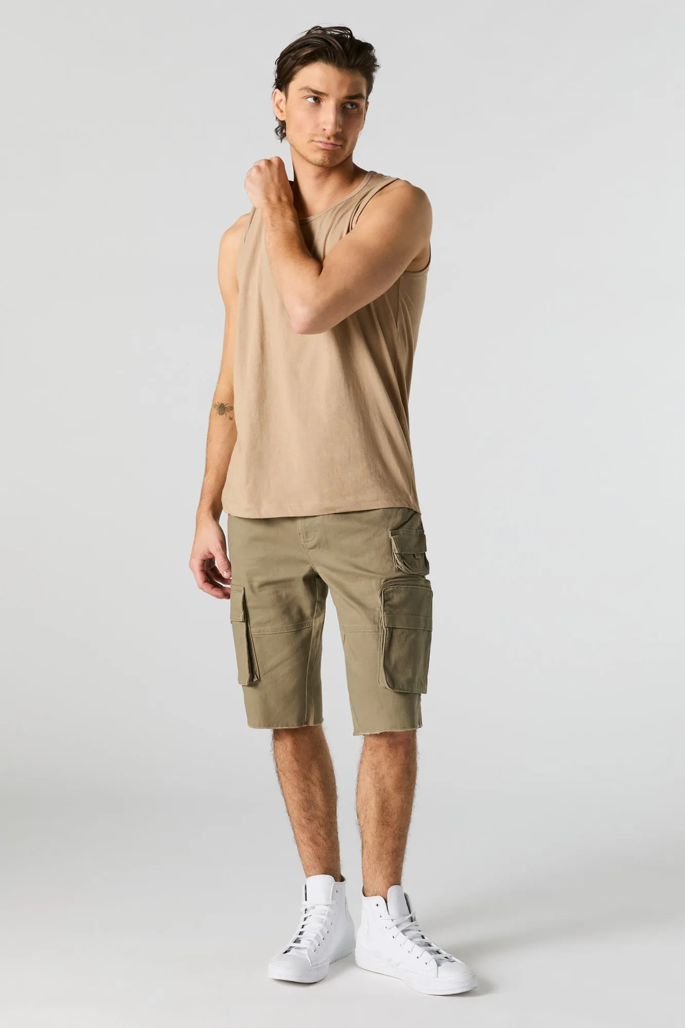 Short cargo avec poches multiples