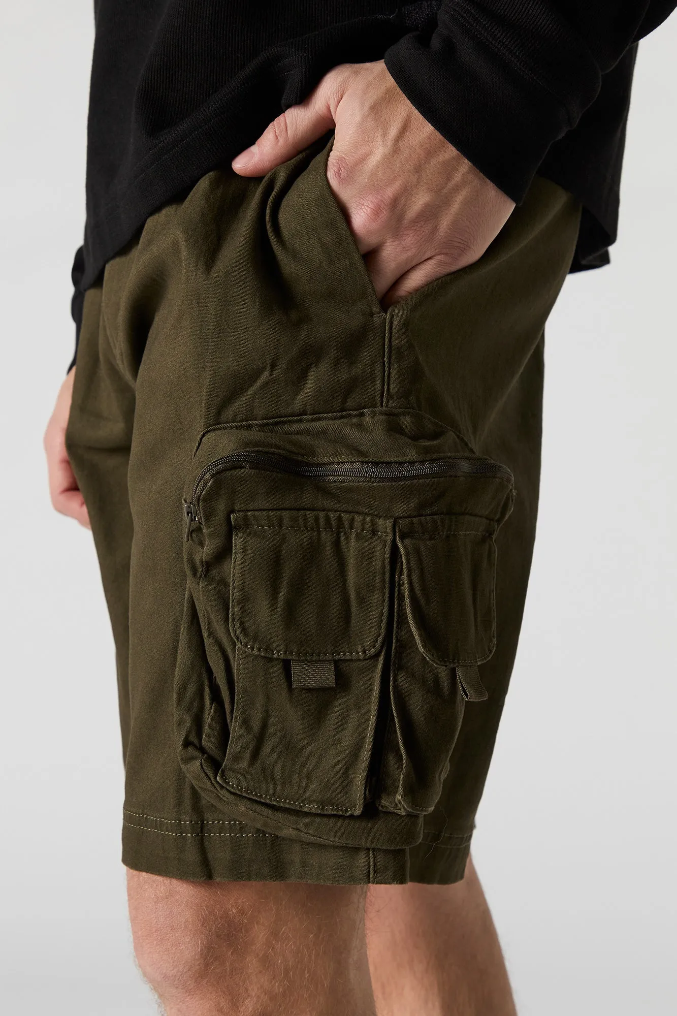 Short cargo avec poches multiples
