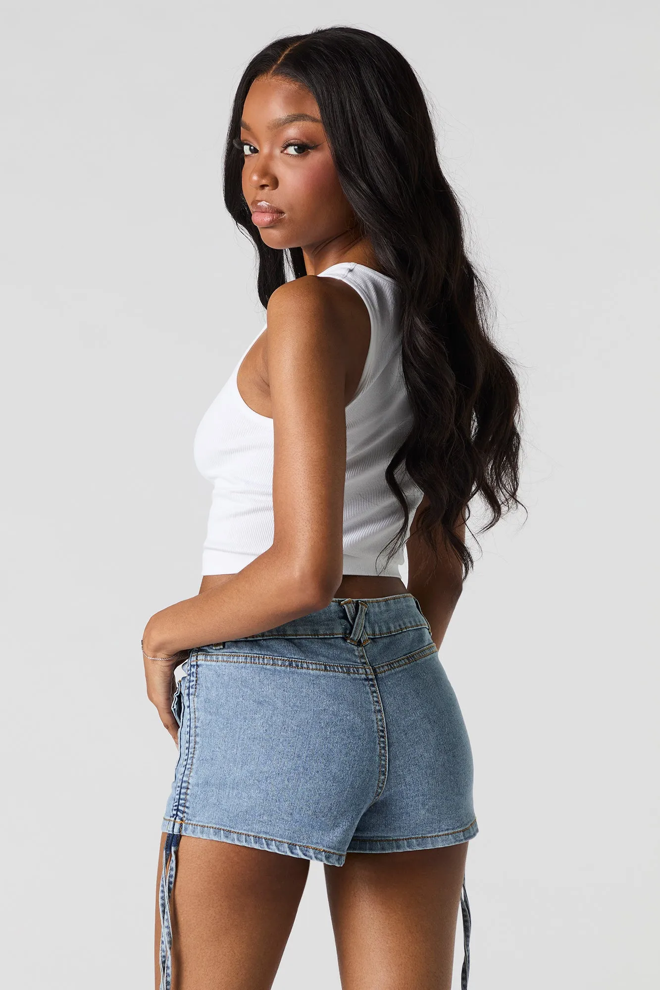 Short cargo en denim avec attaches latérales