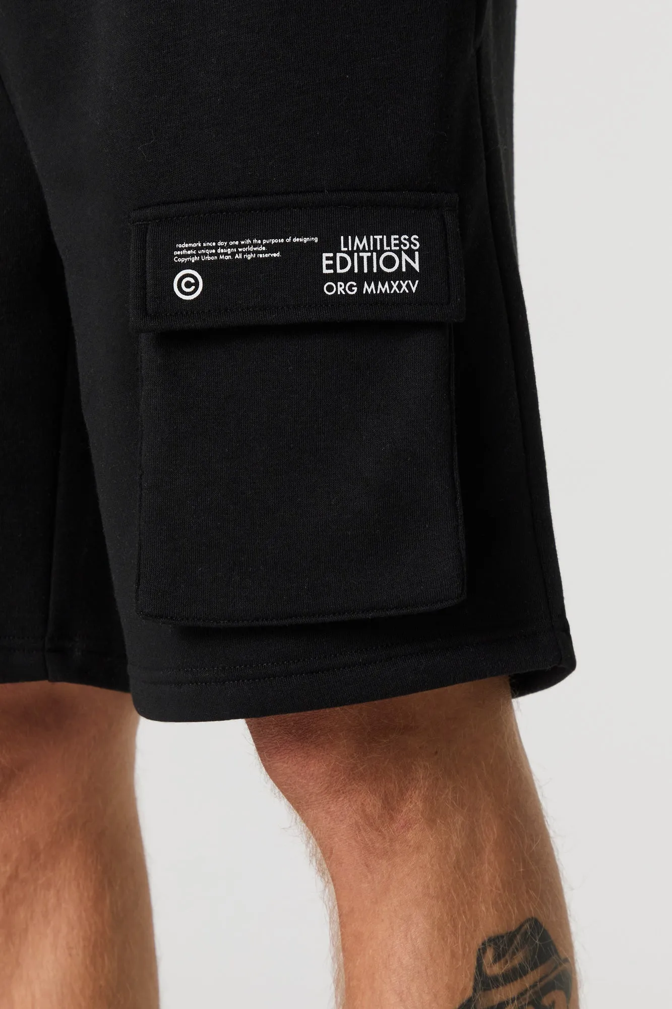 Short cargo en molleton à imprimé Limitless Edition