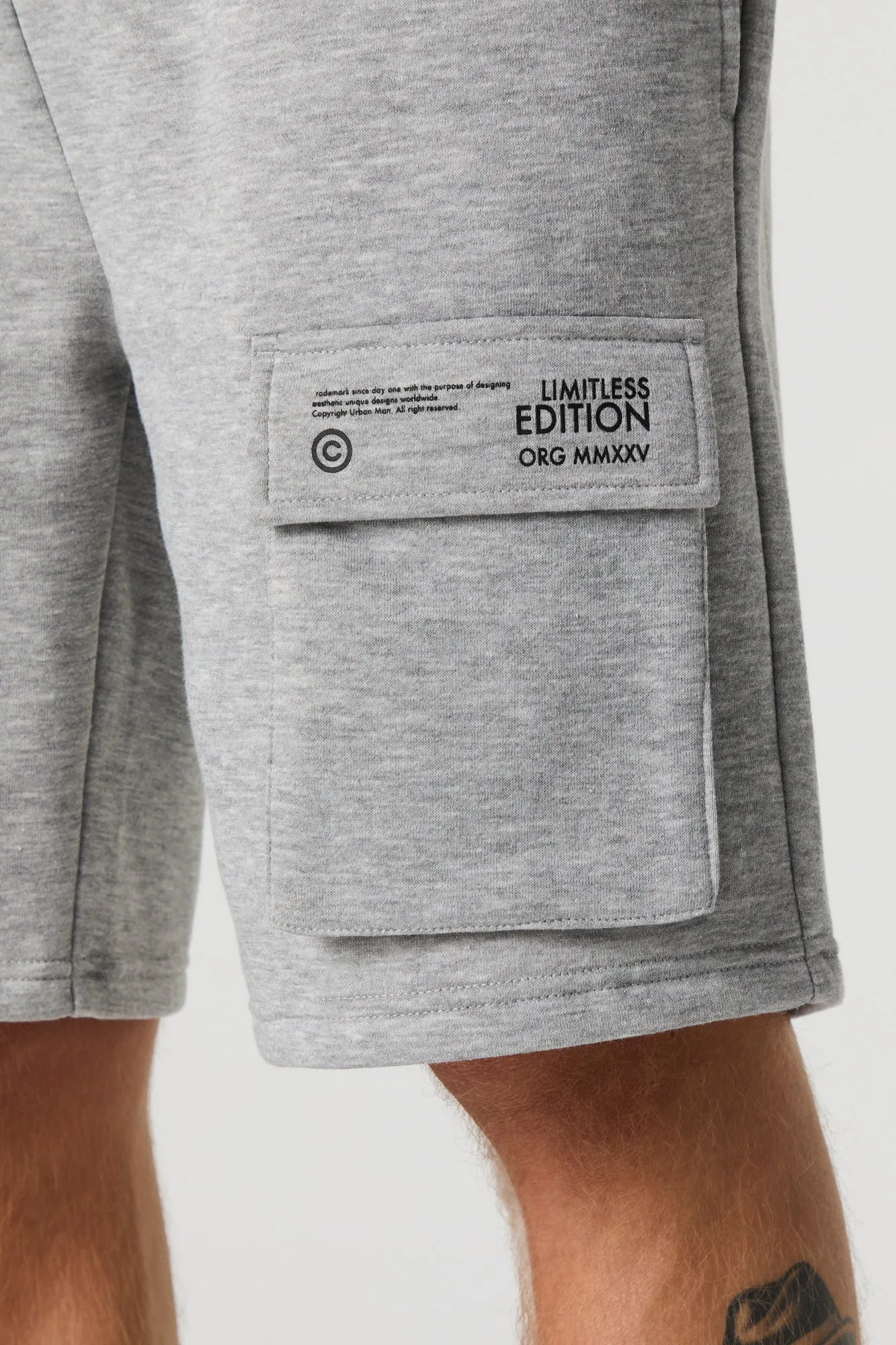 Short cargo en molleton à imprimé Limitless Edition