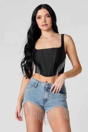 Short en denim avec franges, pierres du Rhin et ourlet arrondi