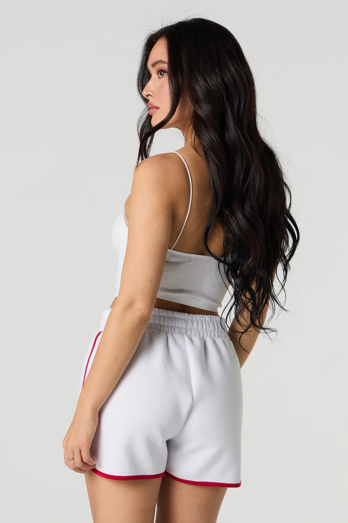 Short en molleton avec motif brodé et ourlet arrondi