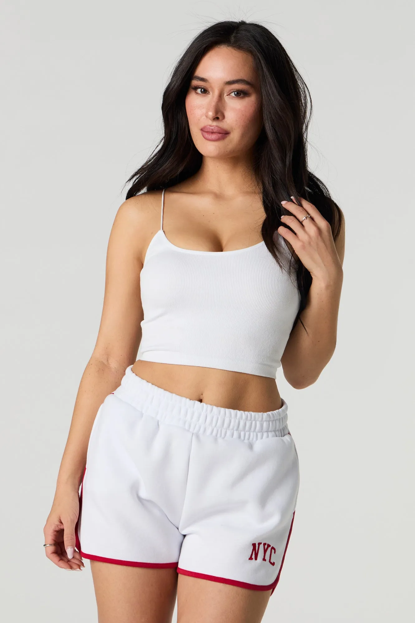Short en molleton avec motif brodé et ourlet arrondi
