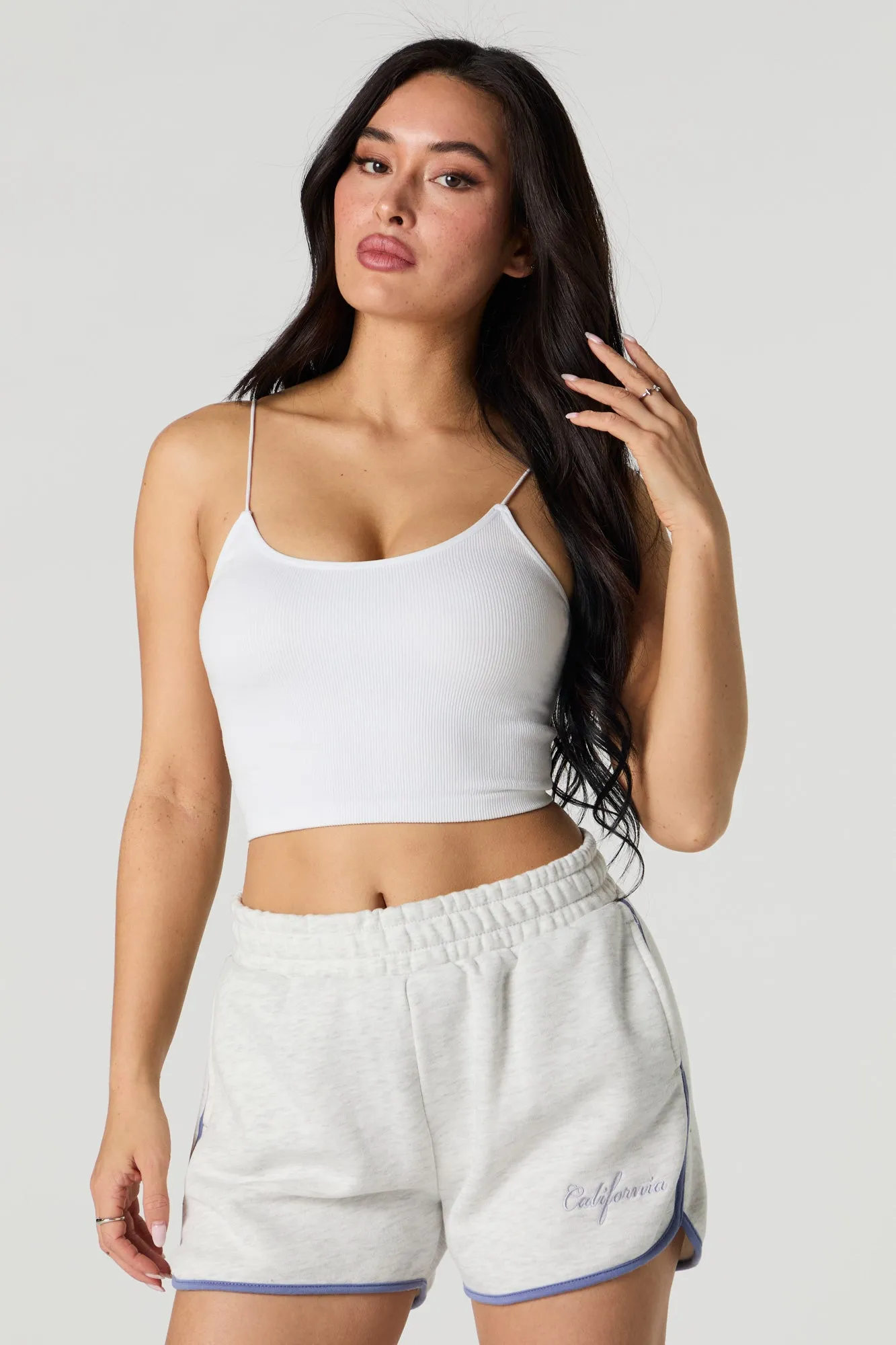 Short en molleton avec motif brodé et ourlet arrondi
