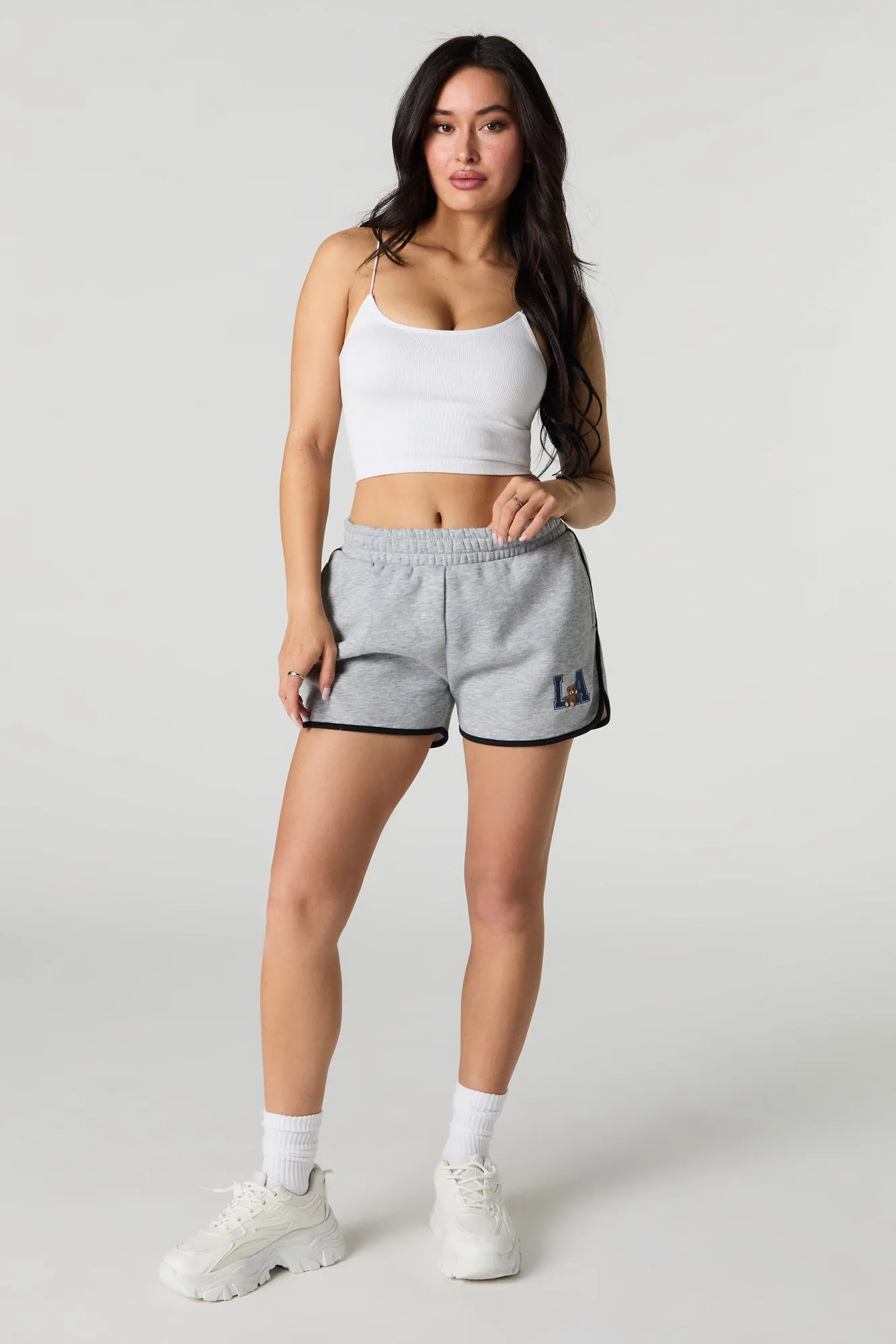 Short en molleton avec motif brodé et ourlet arrondi