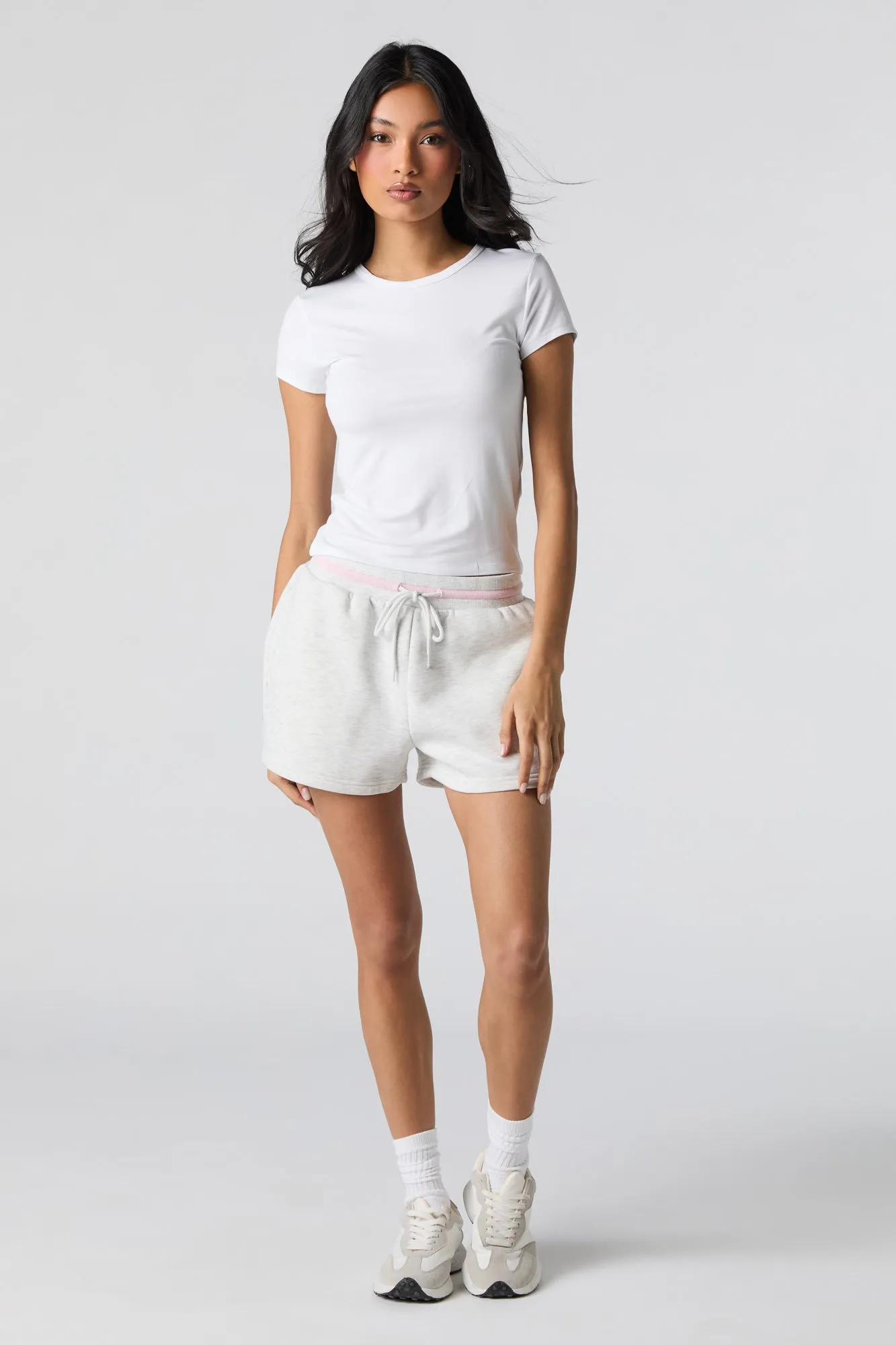 Short en molleton avec motif brodé à taille coulissante