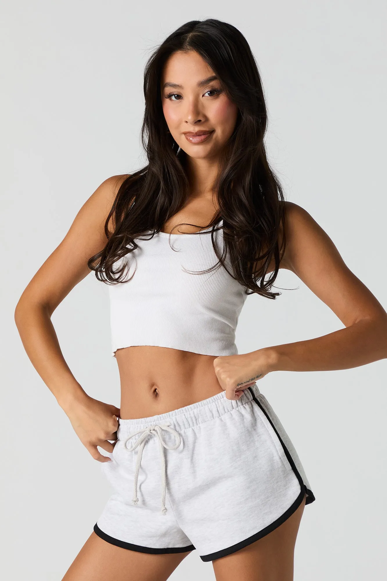 Short en tissu bouclette avec ourlet arrondi