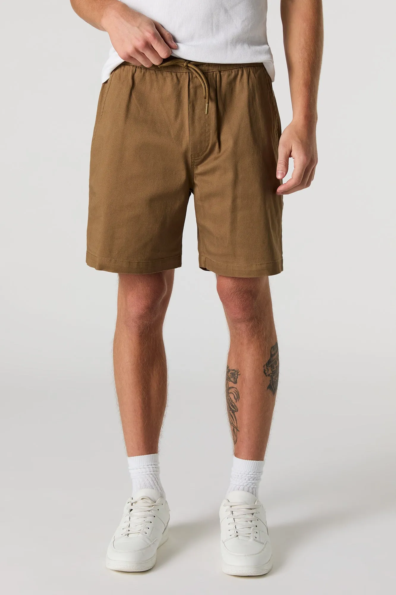 Short mi-long à taille coulissante