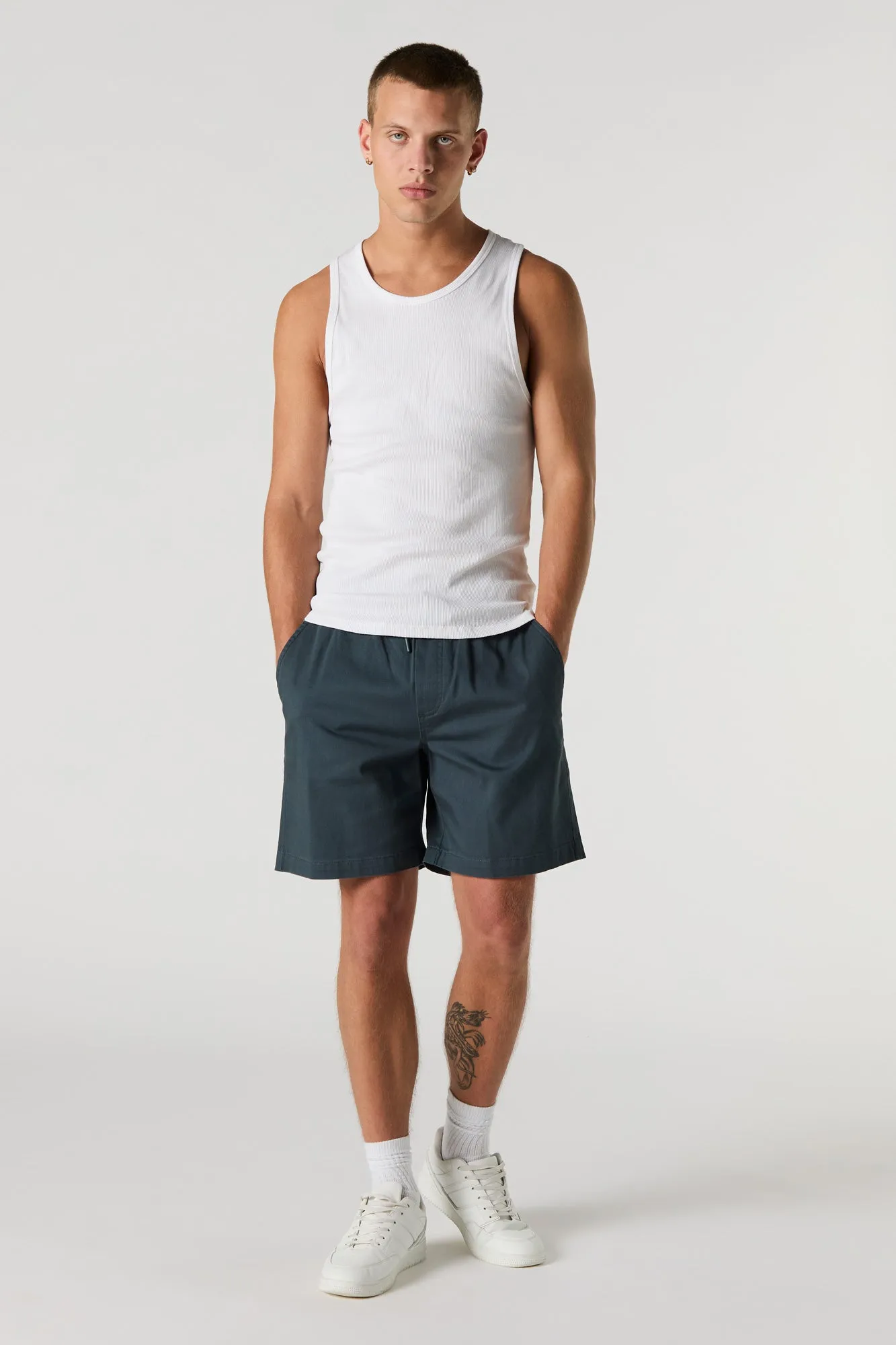 Short mi-long à taille coulissante