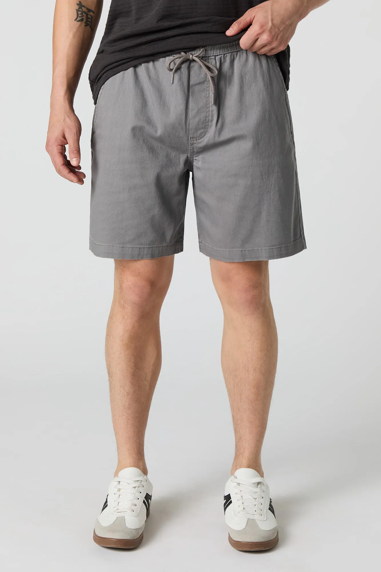 Short mi-long à taille coulissante
