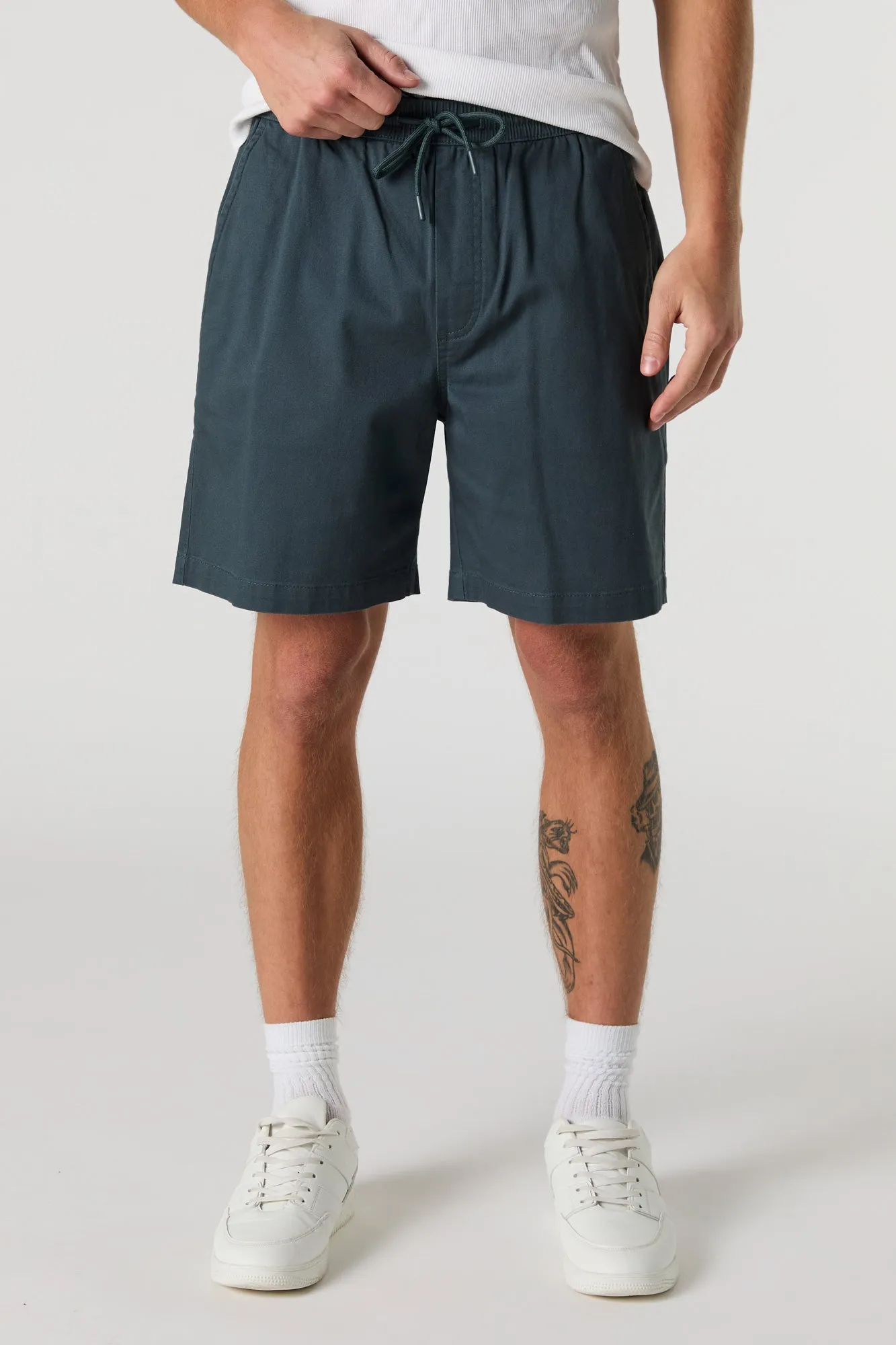 Short mi-long à taille coulissante