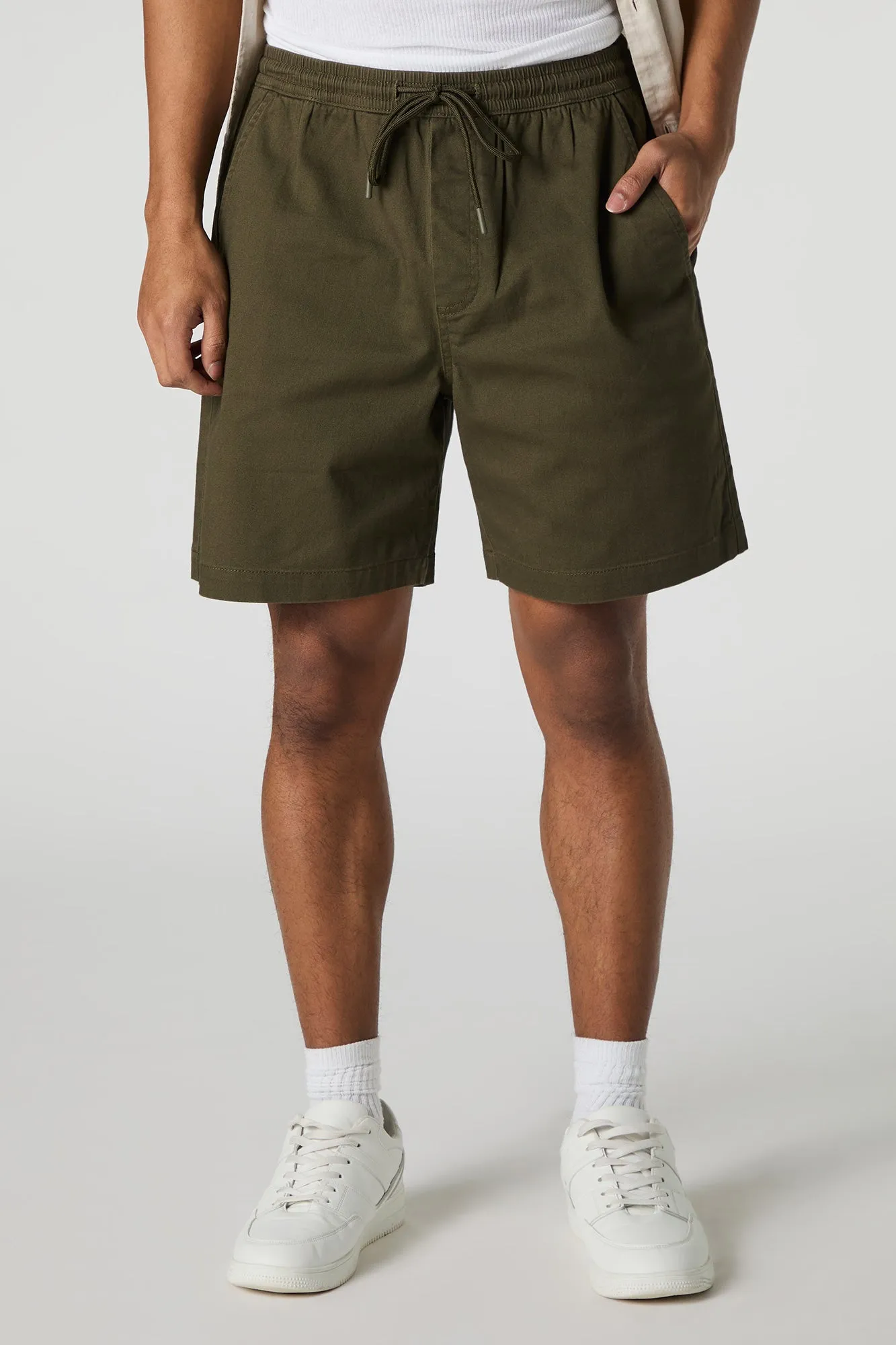 Short mi-long uni à taille coulissante