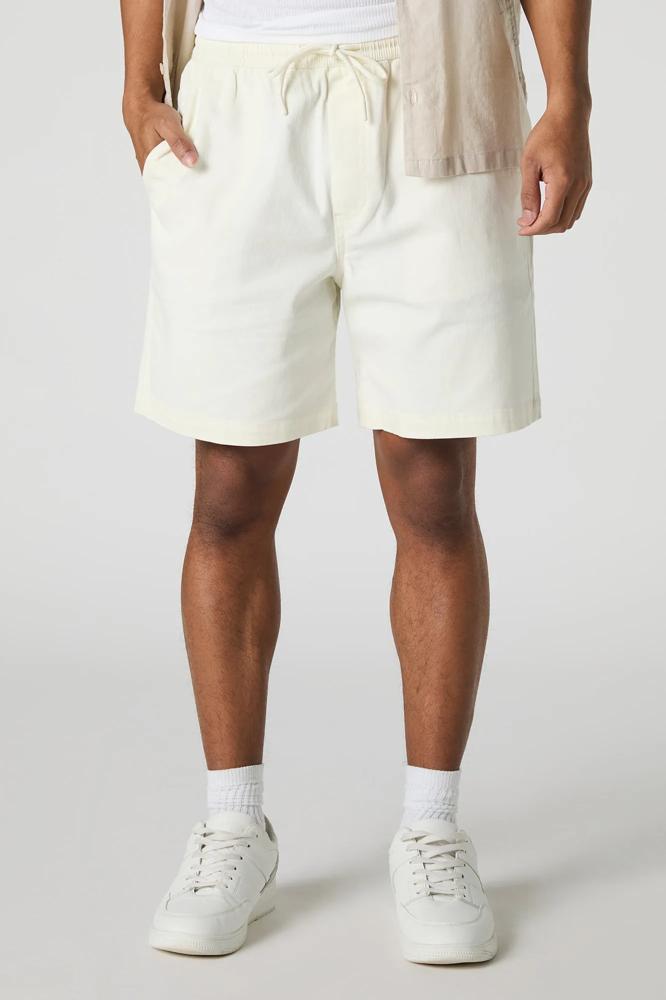 Short mi-long uni à taille coulissante