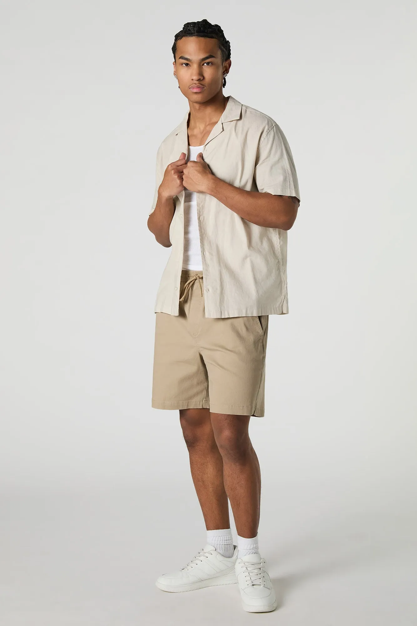 Short mi-long uni à taille coulissante