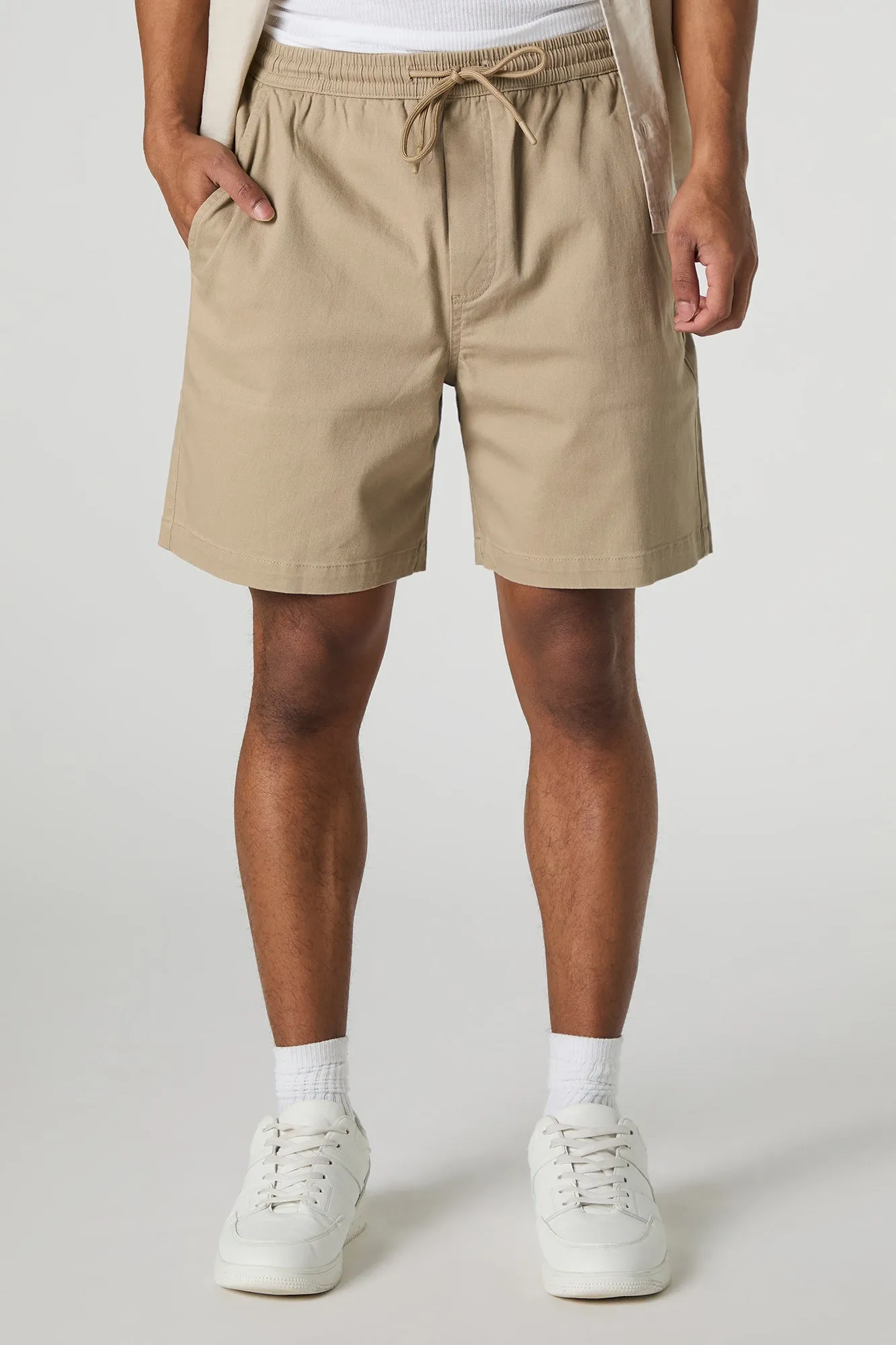 Short mi-long uni à taille coulissante