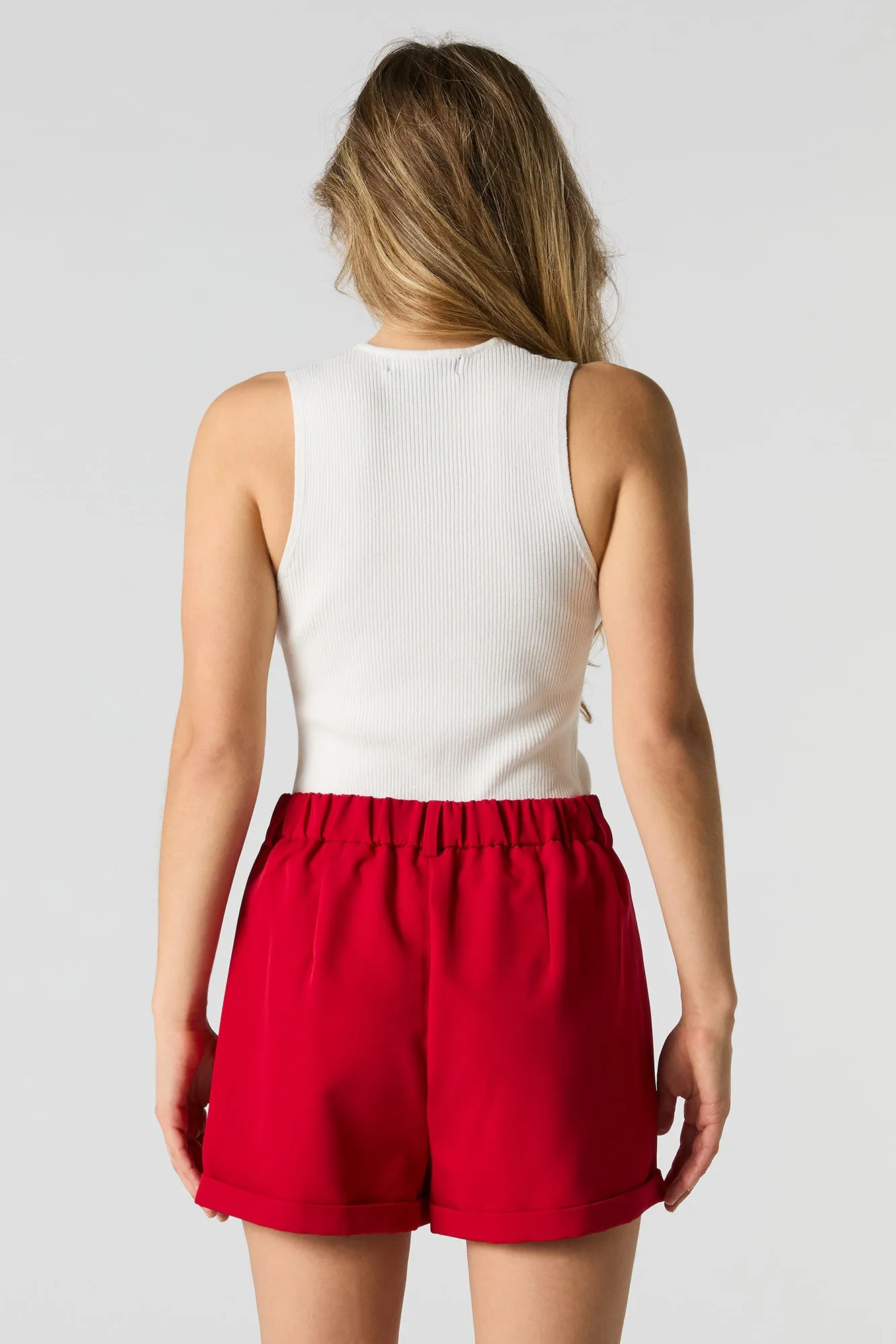 Short à revers roulé et taille élastique