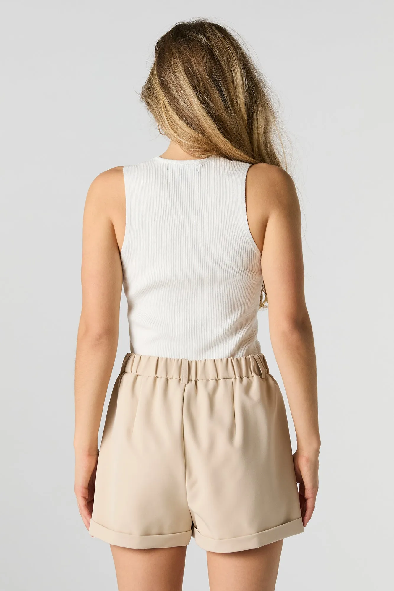 Short à revers roulé et taille élastique