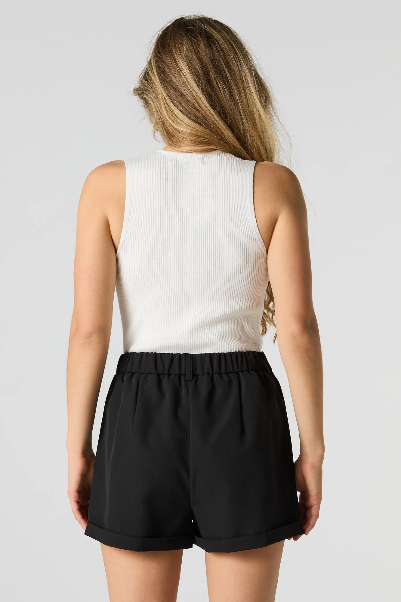 Short à revers roulé et taille élastique