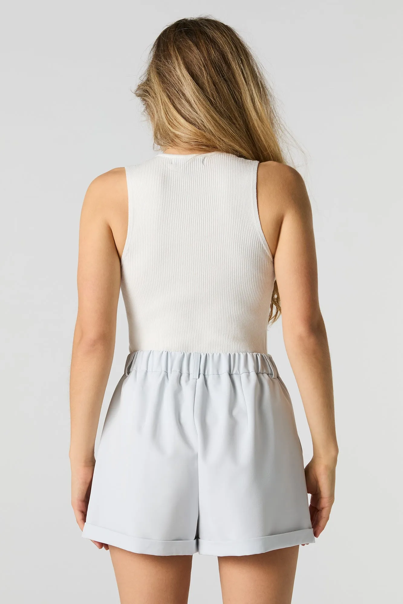 Short à revers roulé et taille élastique