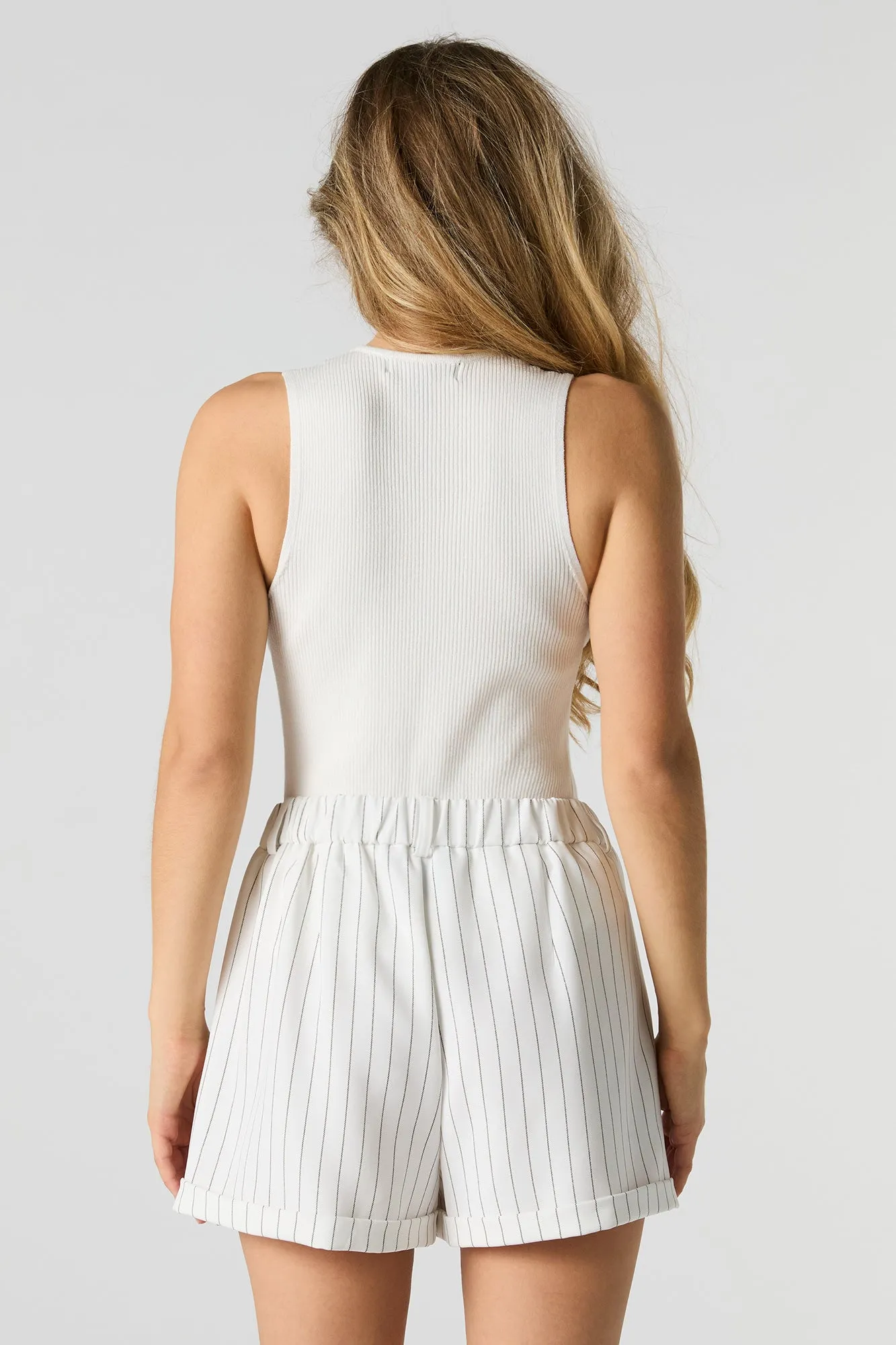 Short à revers roulé et taille élastique