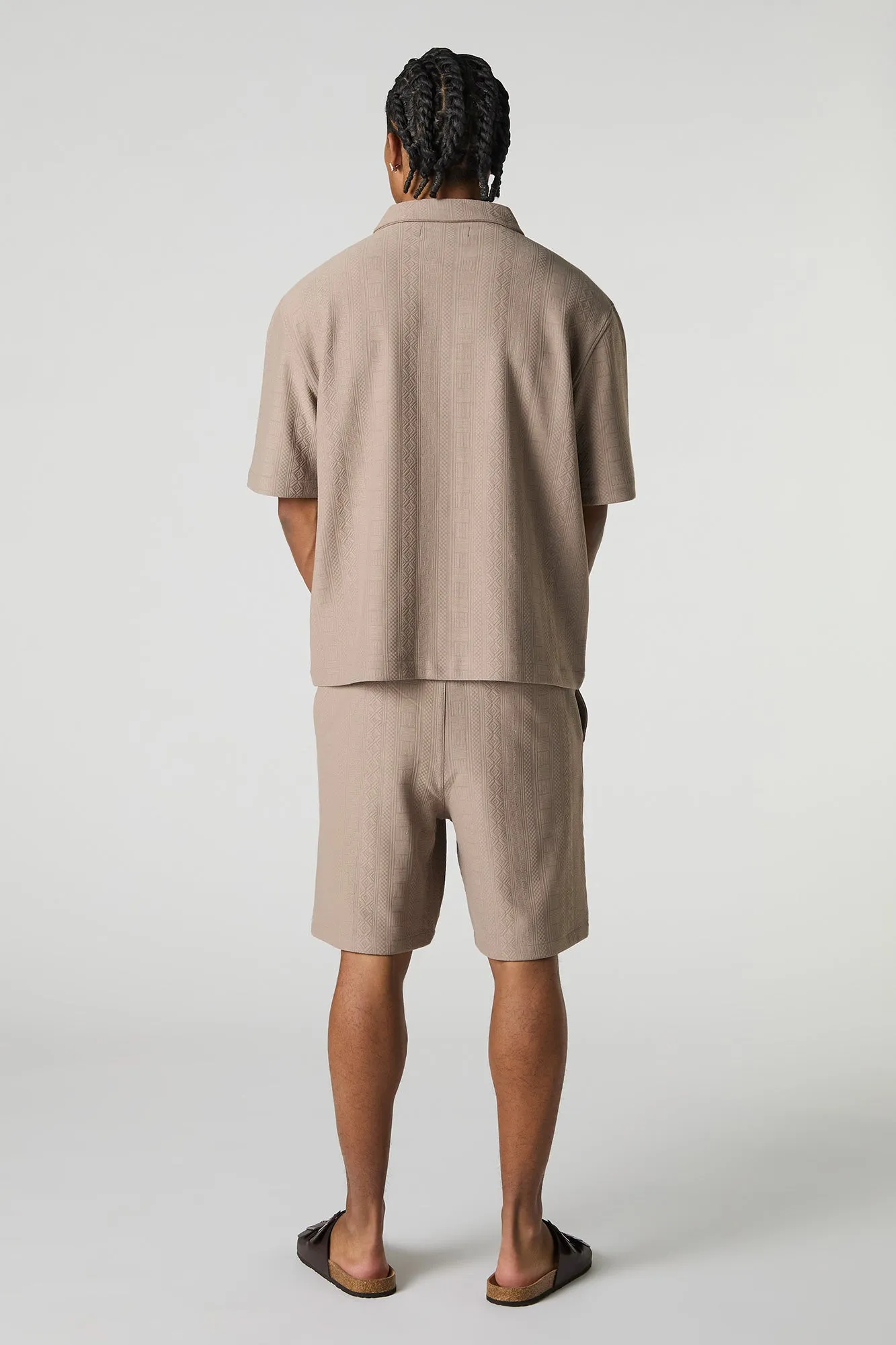 Short texturé à taille coulissante avec motif géométrique