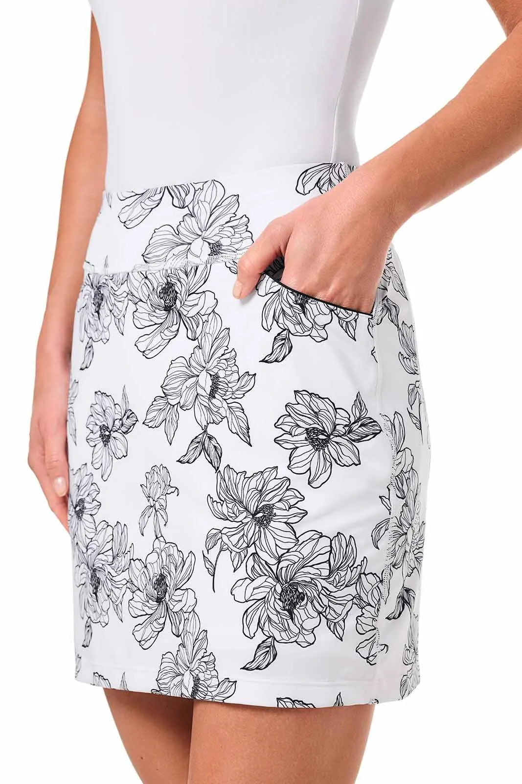 Women's Corta Performance Skort | White/Black Perfect Peony